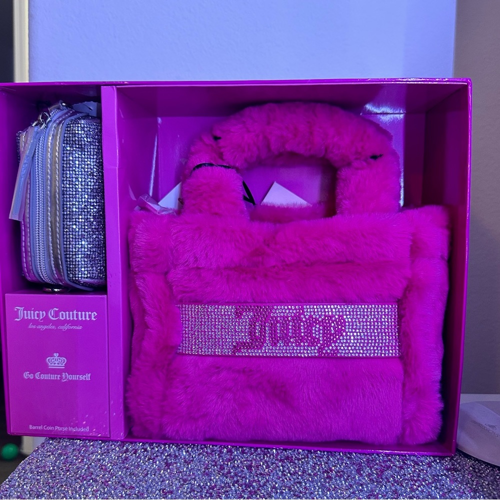 Juicy couture purse, and a barrel, coin, purse included